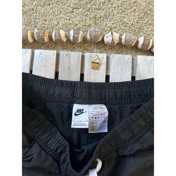 Nike Sportswear Alumni Black Sports Shorts - Picture 4 of 6